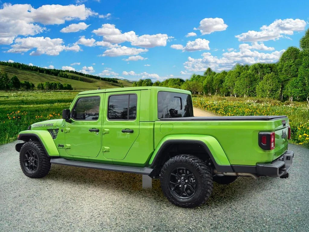 Certified Used 2025 Green Jeep High Tide image 4