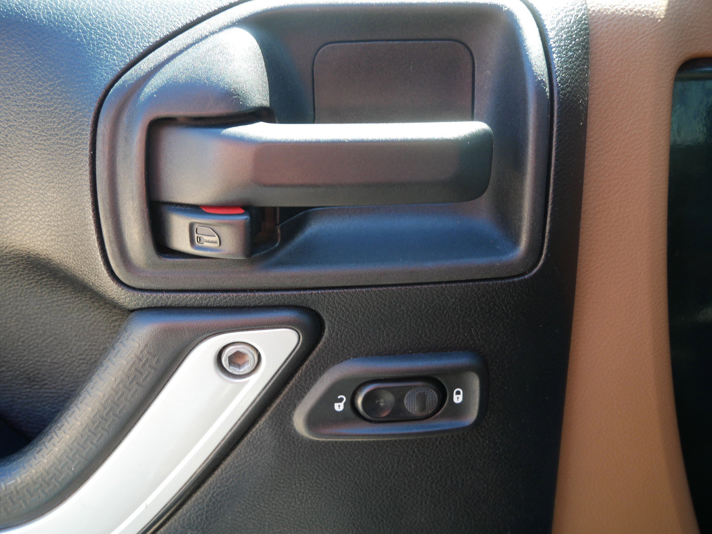 Used 2011 Natural Green Pearl Jeep Sahara image 13
