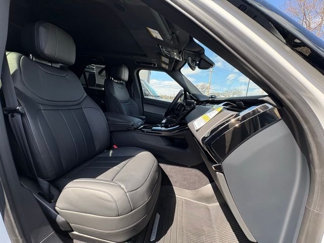 New 2026 Ostuni Pearl White Land Rover Dynamic SE image 42