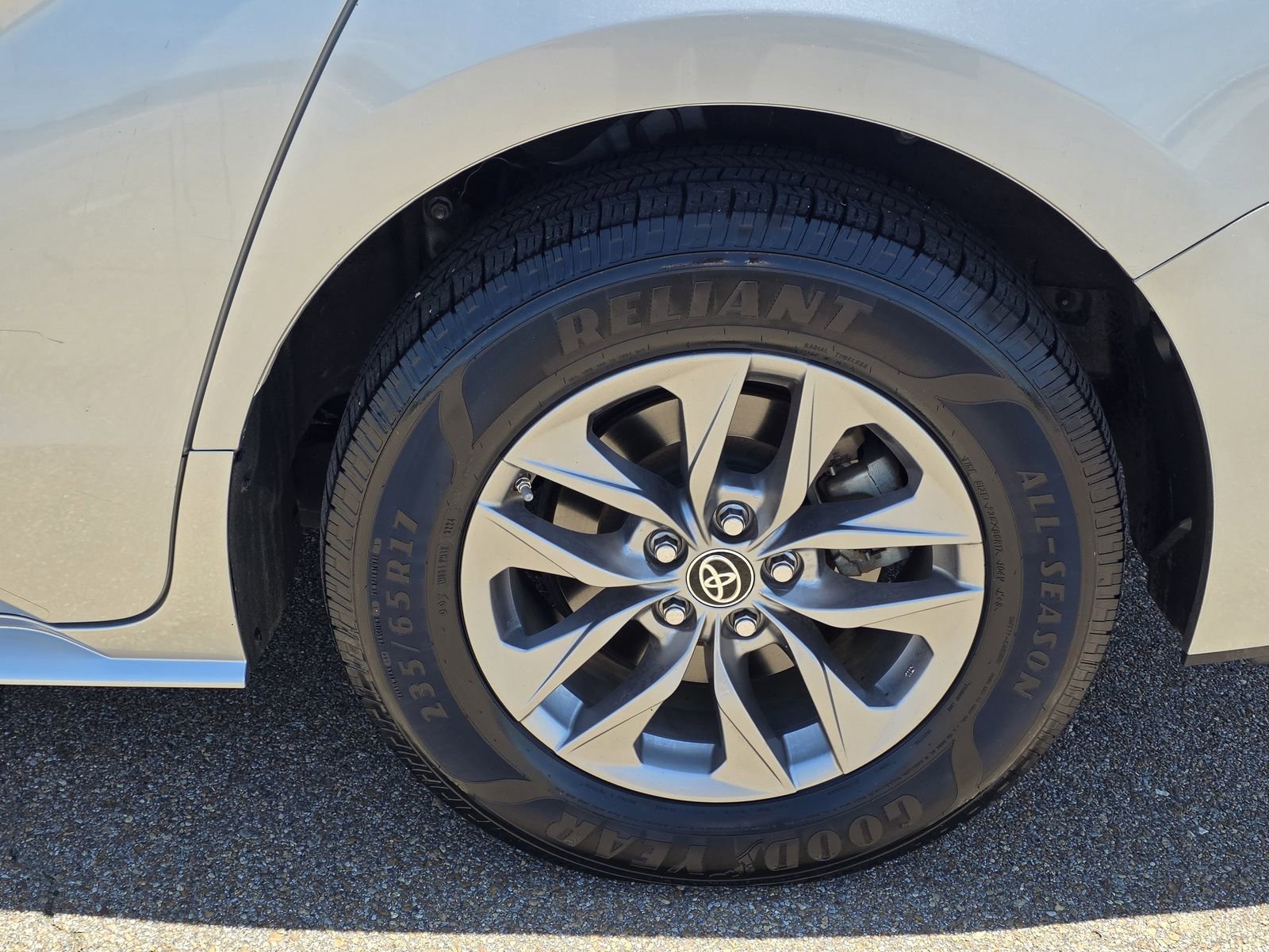 Used 2021 Silver Toyota XLE image 31