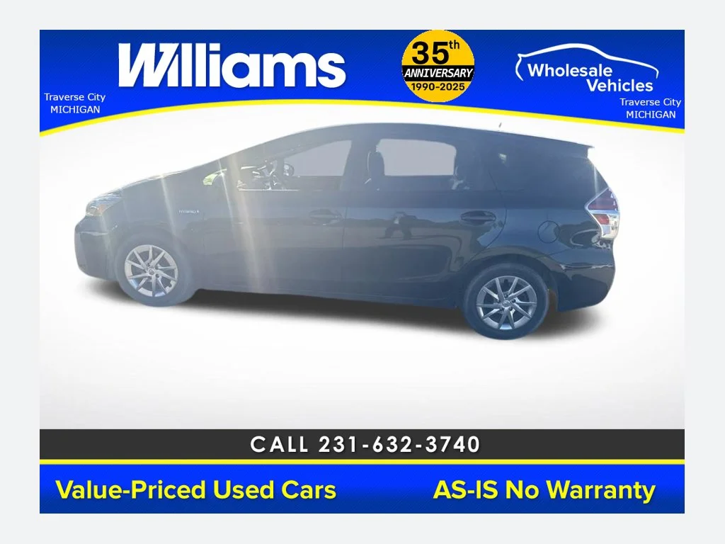 Used 2017 Aqua Toyota Three image 1