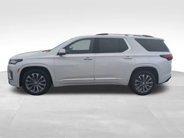 Used 2023 Iridescent Pearl Tricoat Chevrolet Premier image 2