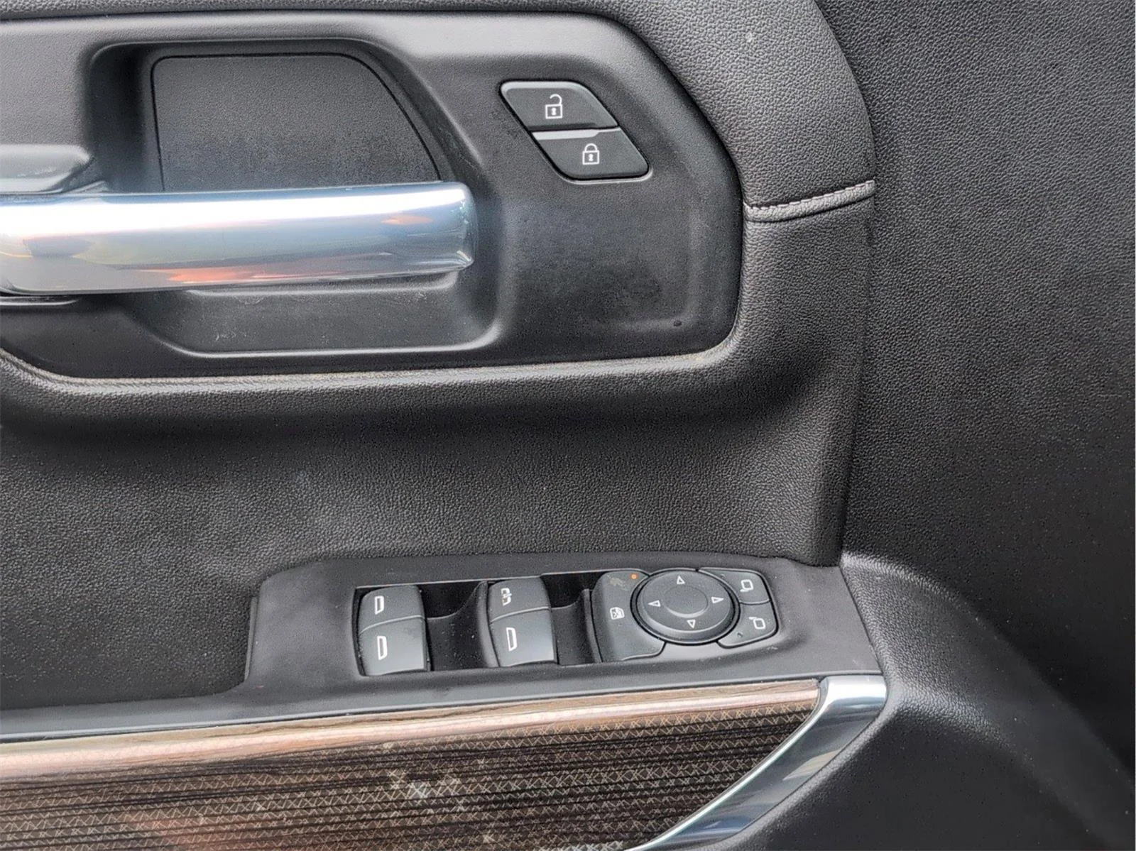 Used 2020 NORTHSKY BLUE METALLIC Chevrolet RST image 15