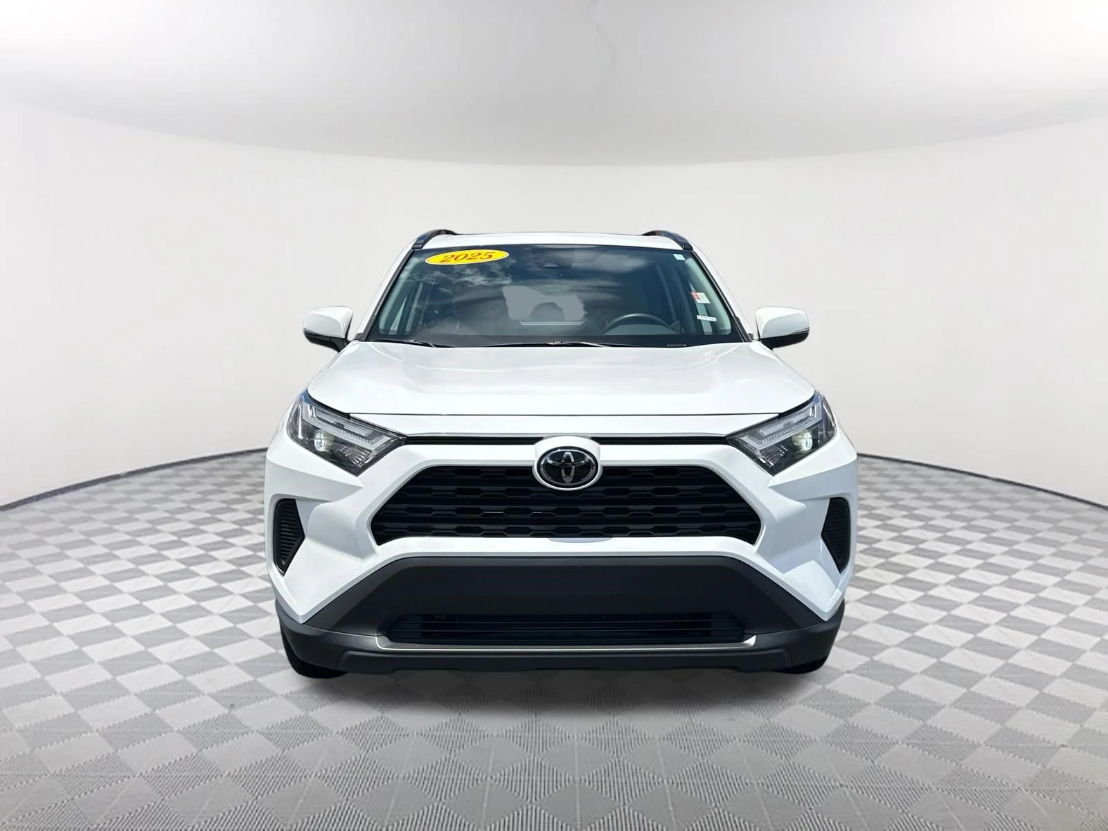 Used 2025 Ice Cap Toyota XLE image 2