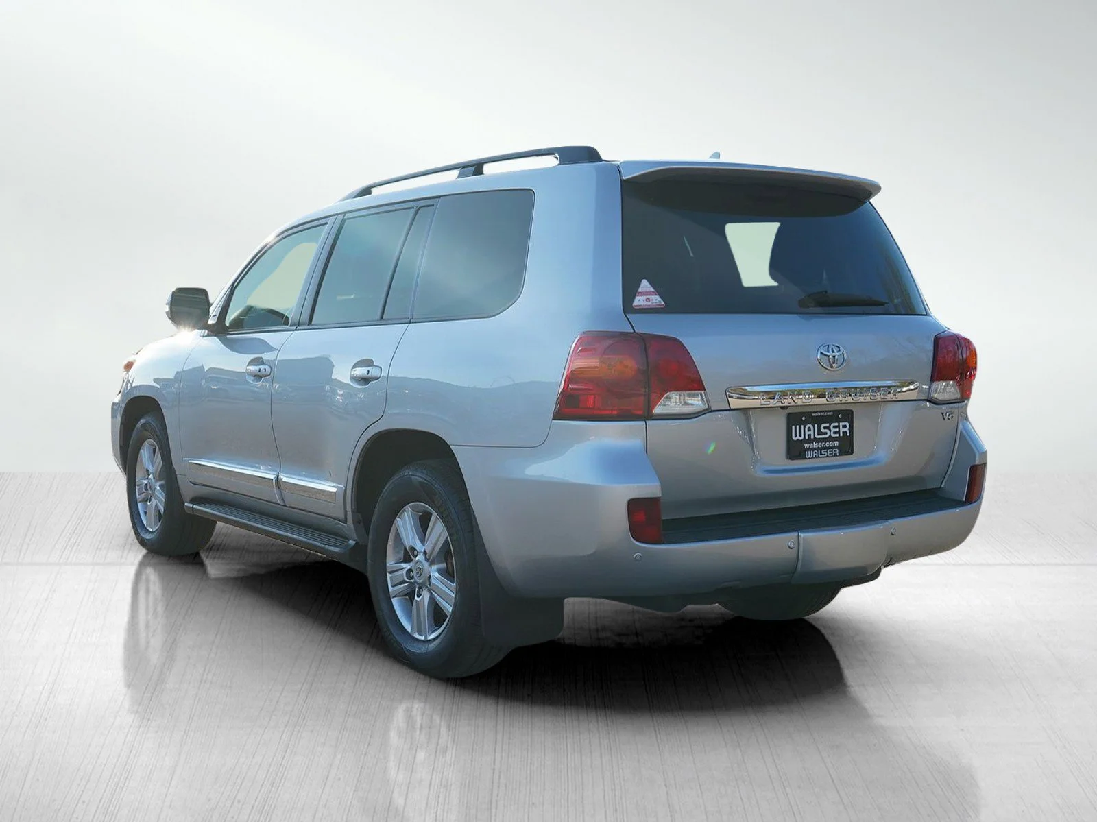 Used 2015 Classic Silver Metallic Toyota Base image 3