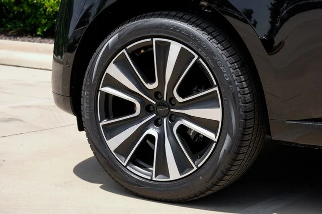 New 2026  Land Rover SE image 68