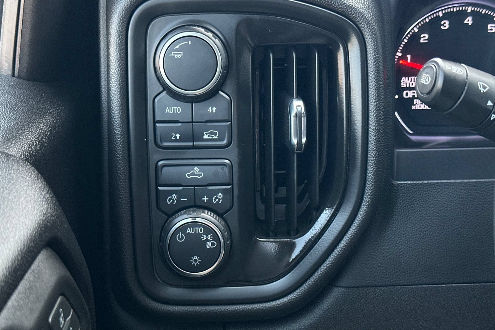 Used 2022 Summit White Chevrolet Custom image 34