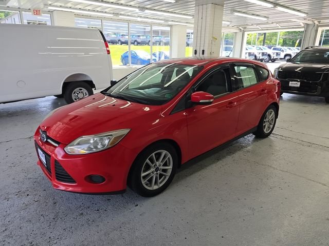 Used 2014 Red Ford SE image 2
