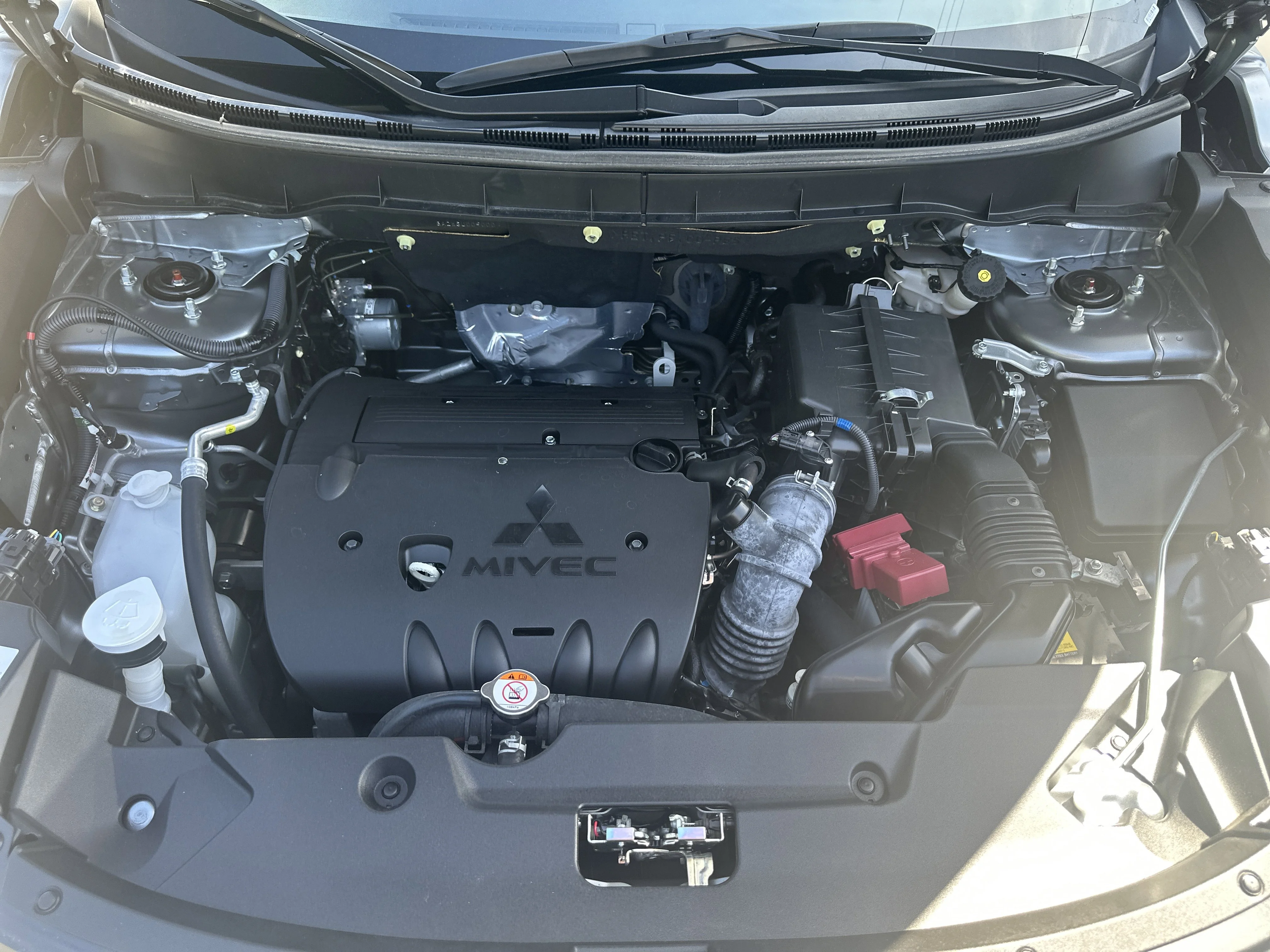 Used 2025  Mitsubishi ES image 33