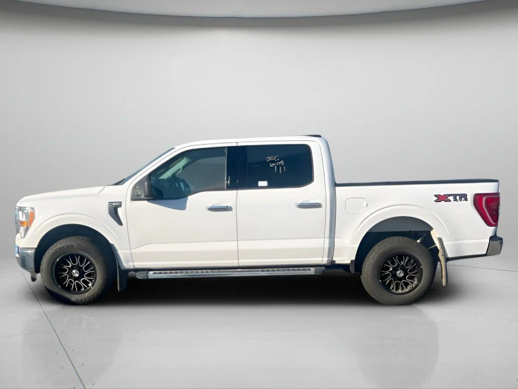 Certified Used 2022 Oxford White Ford XLT image 11