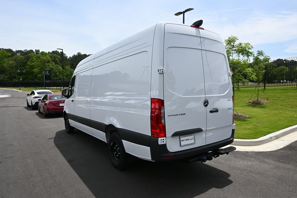 New 2026 Arctic White Mercedes-Benz Cargo 170 WB image 4