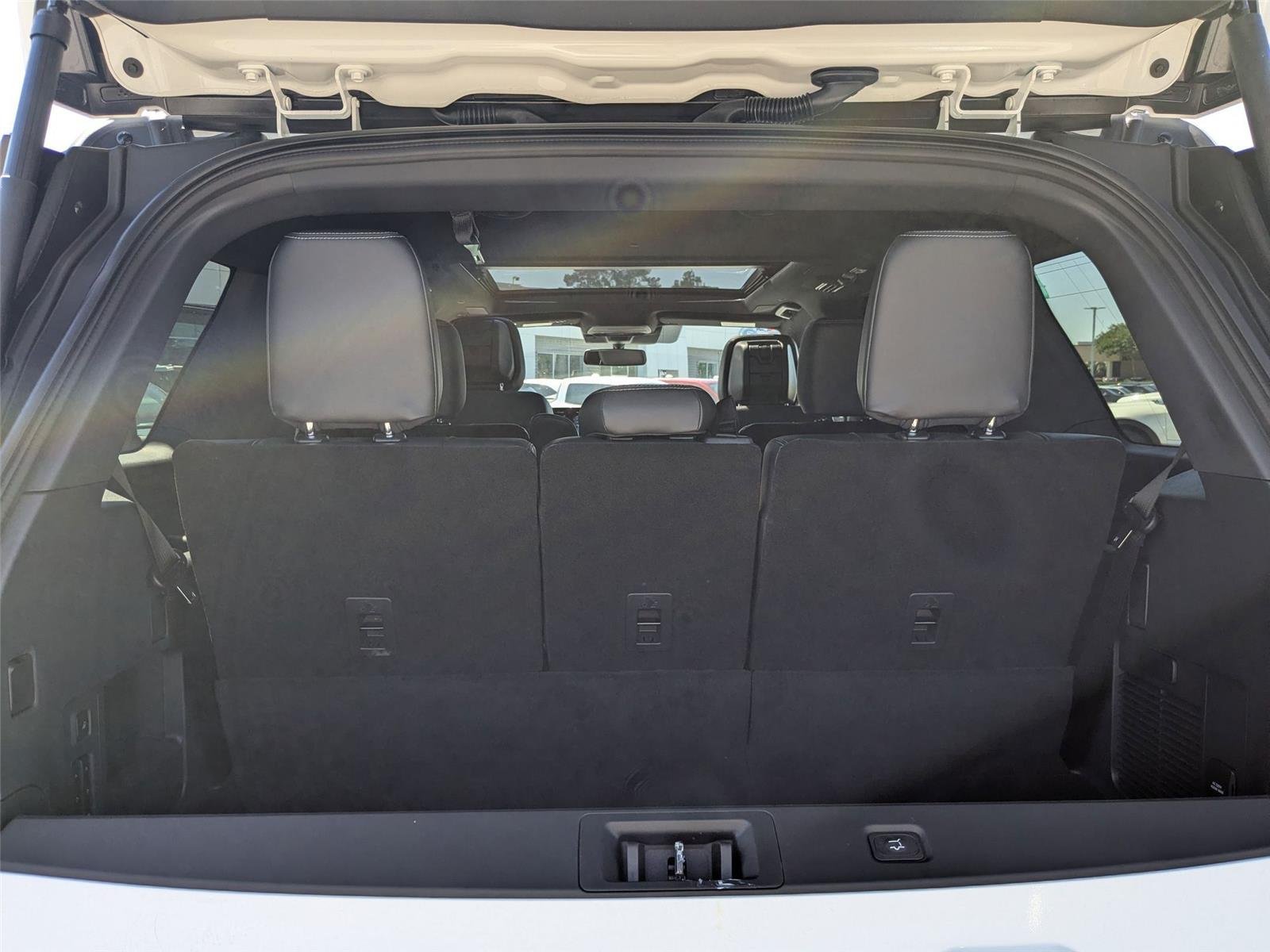 New 2026 Star White Metallic Tri-Coat Ford Platinum® image 28