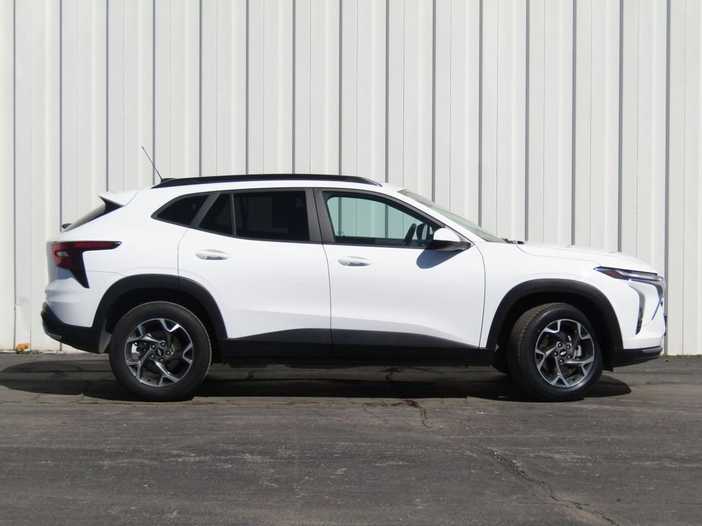 Used 2025 Chevrolet Trax LT with VIN KL77LHEP9SC172195 for sale in Kansas City