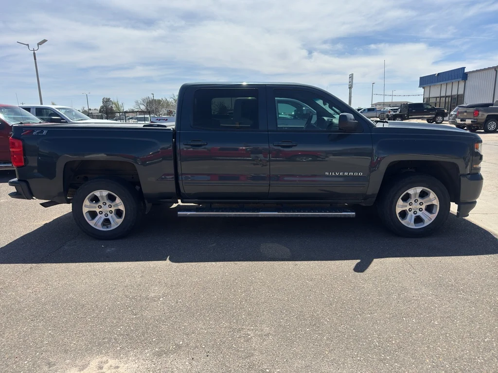 Used 2018 Graphite Metallic Chevrolet LT image 4