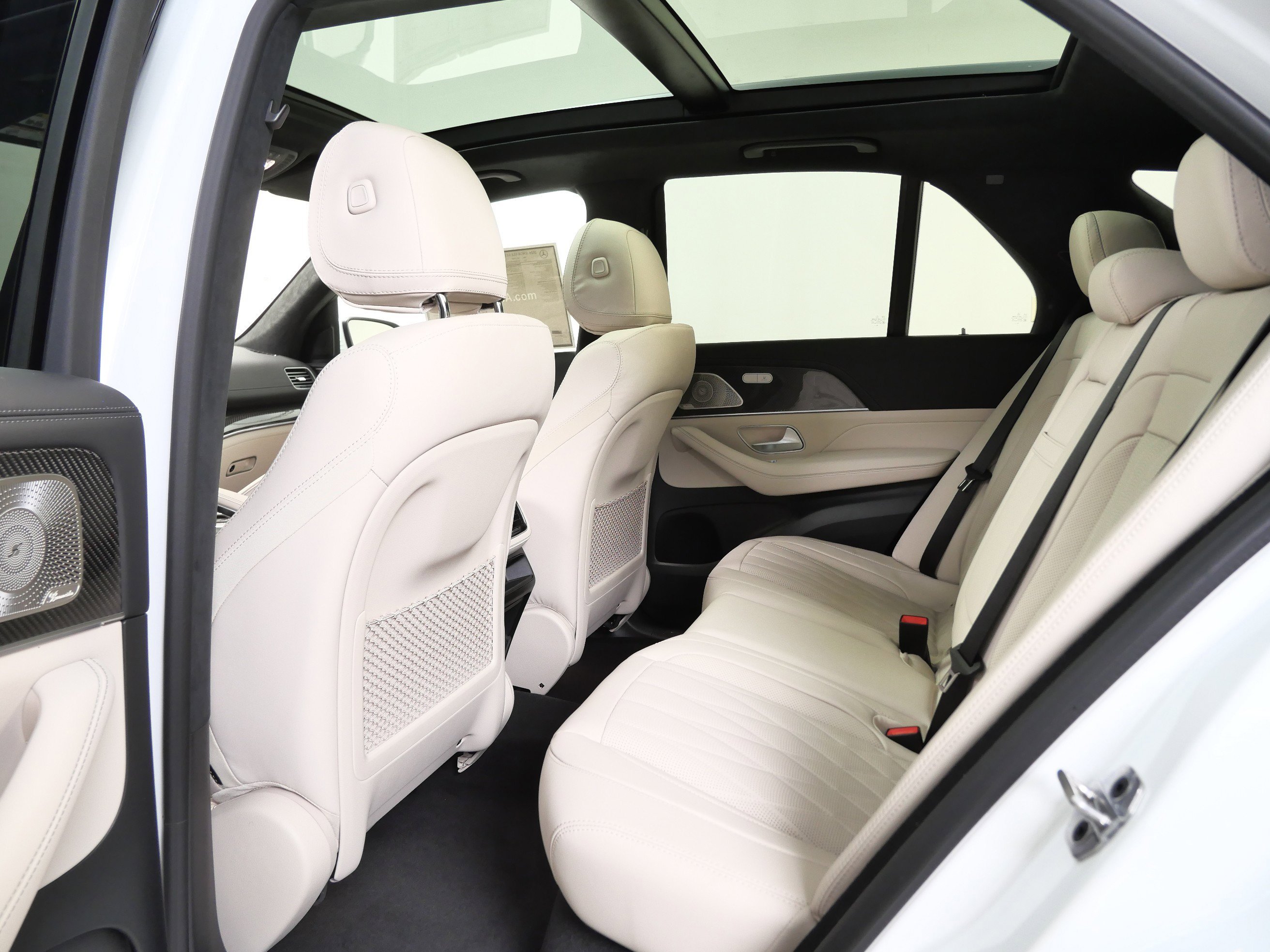 New 2026 MANUFAKTUR Moonlight White Metallic Mercedes-Benz AMG® GLE 63 S 4MATIC+ SUV image 9