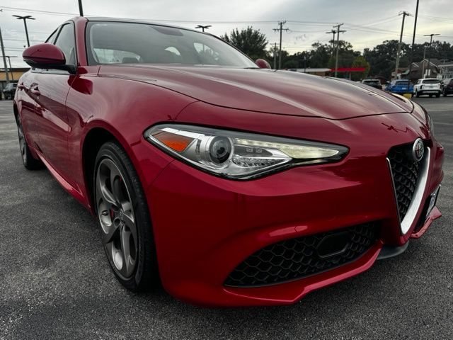 Used 2018  Alfa Romeo  image 3