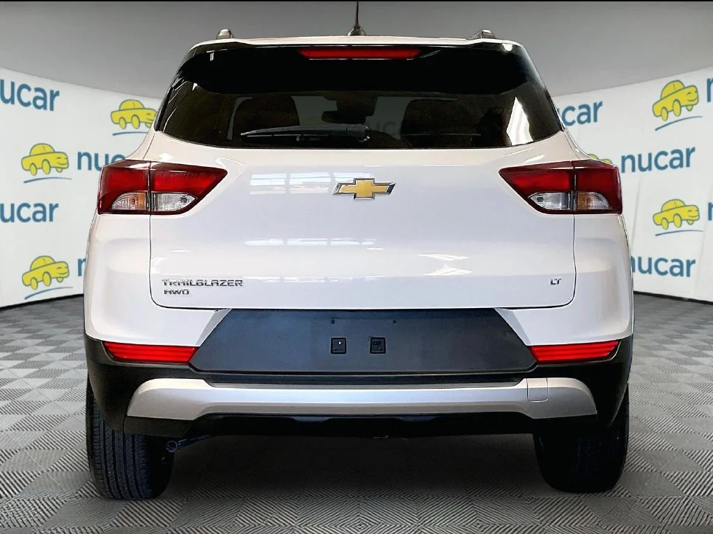 Used 2025 White Chevrolet LT image 5