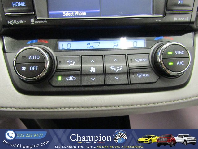 Used 2018 Silver Toyota XLE image 33