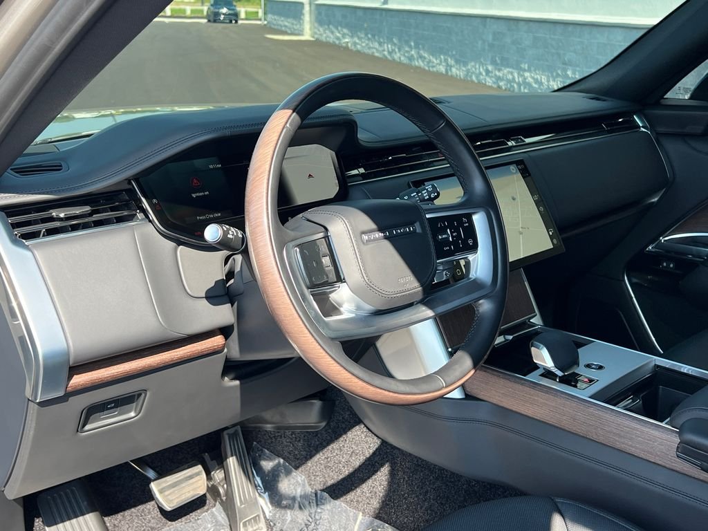 Used 2025 Gold Land Rover SE image 17