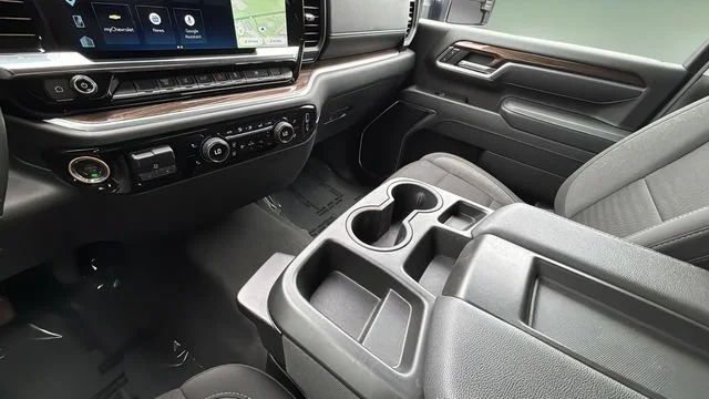 Used 2025 Summit White Chevrolet LT image 15