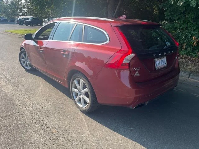 Used 2017 Red Volvo T5 Premier image 4