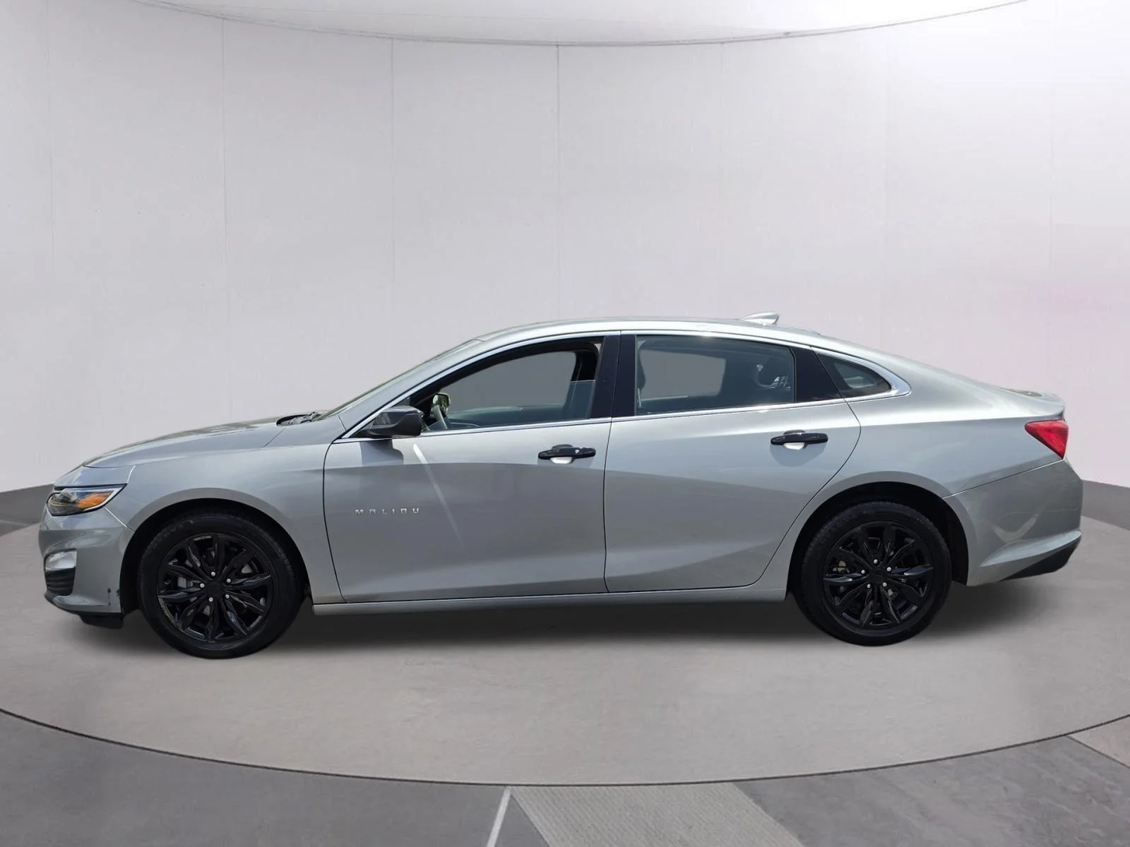 Used 2024 Sterling Gray Metallic Chevrolet LT image 10