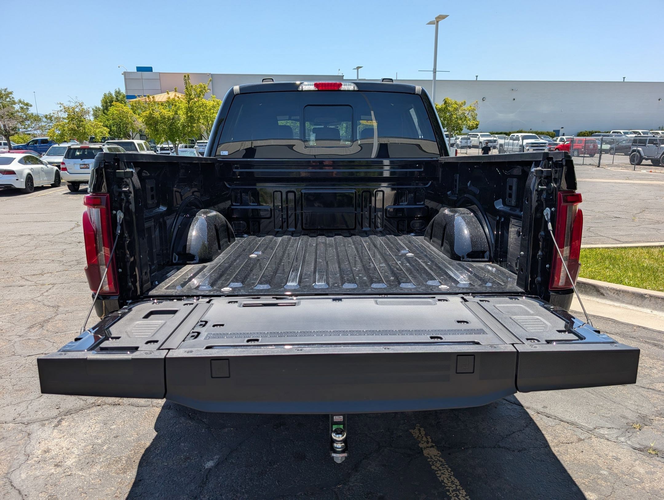 Used 2025 Black Metallic Ford LARIAT image 30