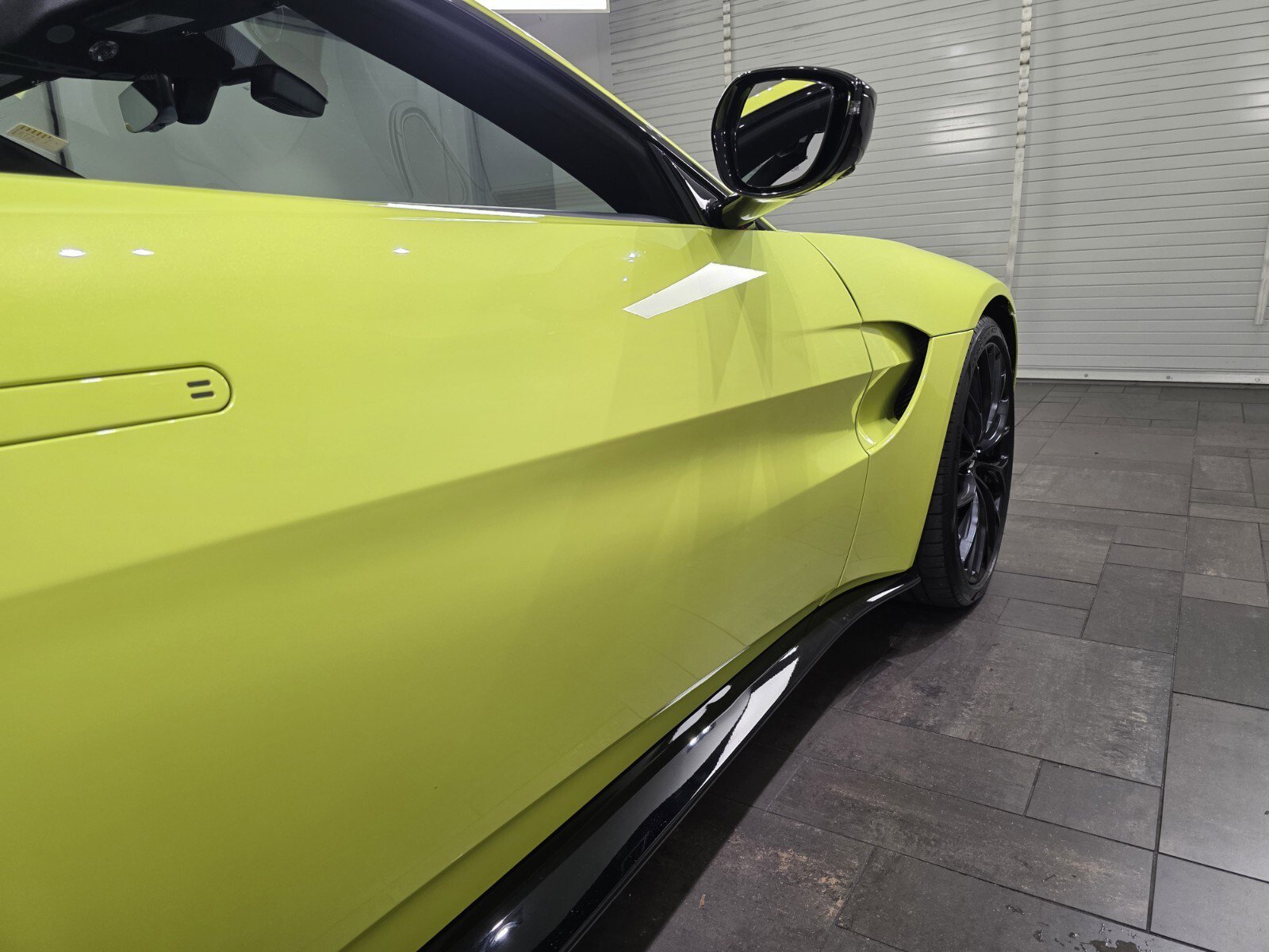 Used 2023 Q Lime Essence Aston Martin Roadster image 9
