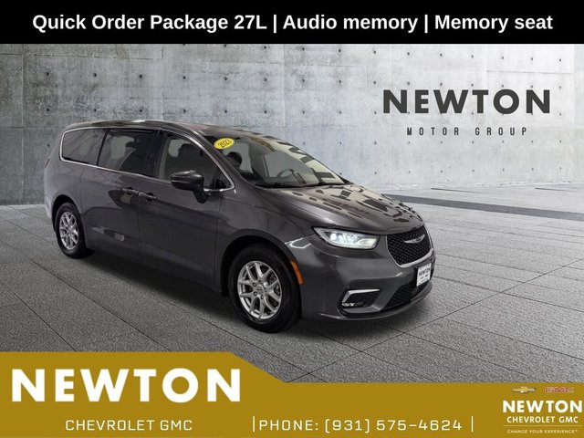 Pre-Owned 2023 Chrysler Pacifica Touring L FWD 4D Passenger Van