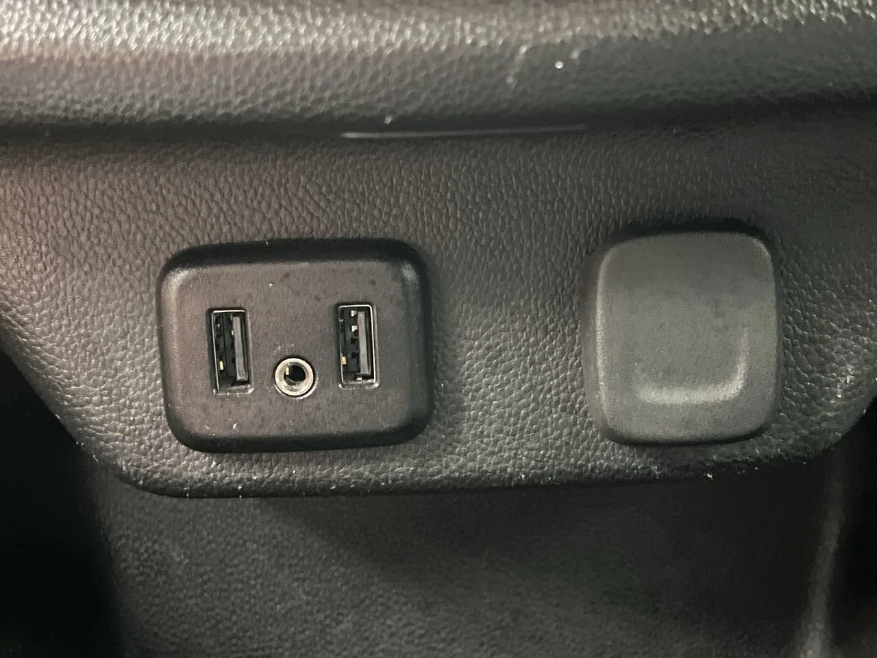 Used 2019 SUMMIT WHITE Chevrolet LT Cloth image 25