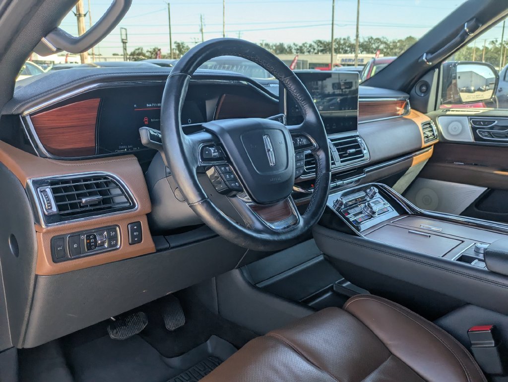Used 2023 Black Lincoln Reserve image 27