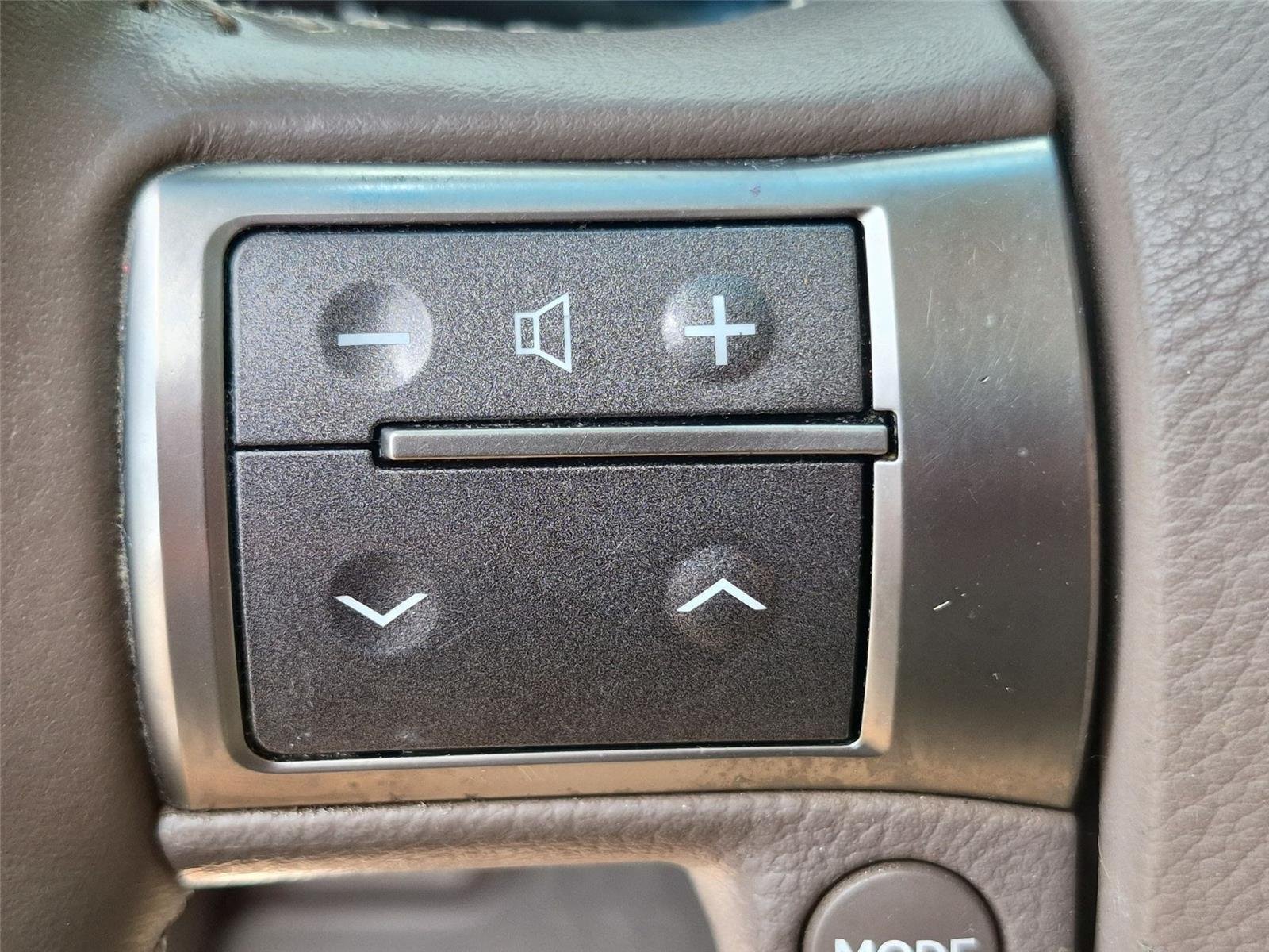 Used 2015 Claret Mica Lexus  image 20