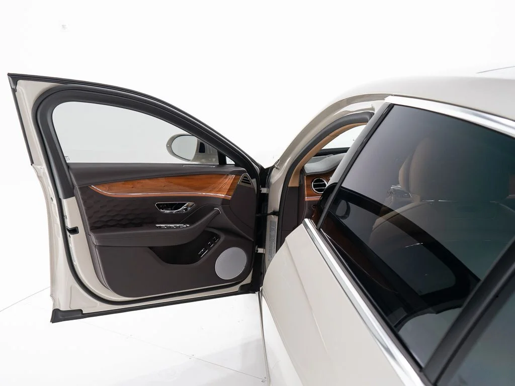 Used 2025 White Sand - by Mulliner Bentley Mulliner image 10