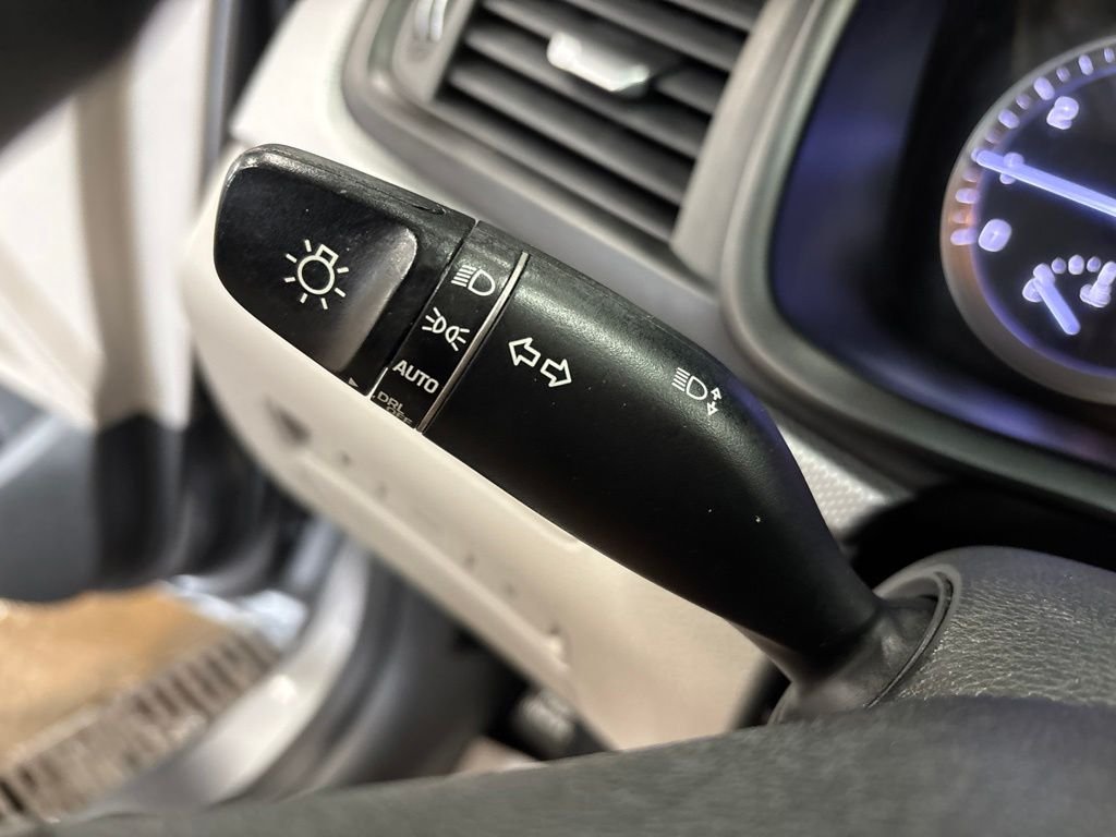 Used 2018 Gray Hyundai SE image 26