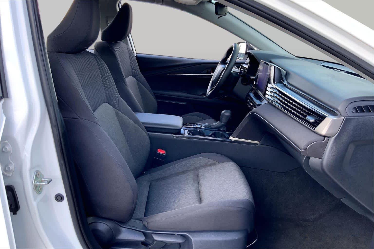 Used 2025 Ice Cap Toyota LE image 9