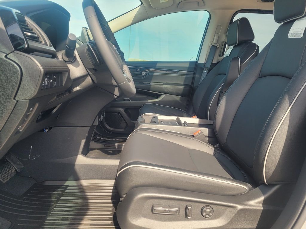 2026 Honda Odyssey Touring - Photo 14