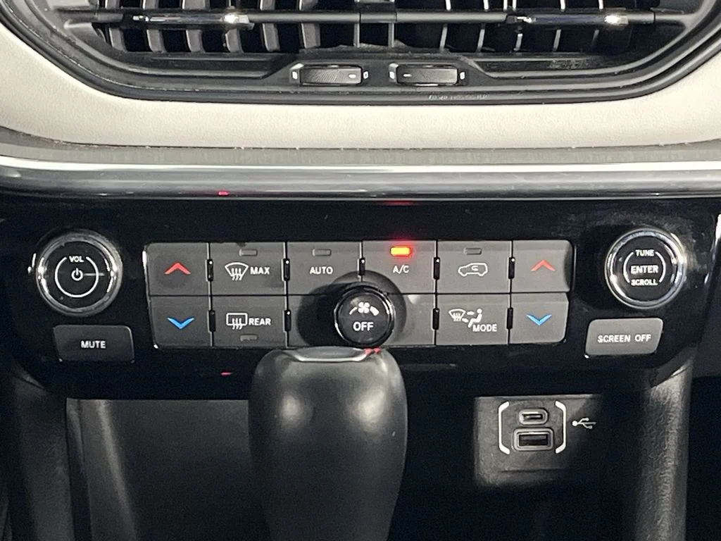 Used 2023 Gray Jeep Limited image 21