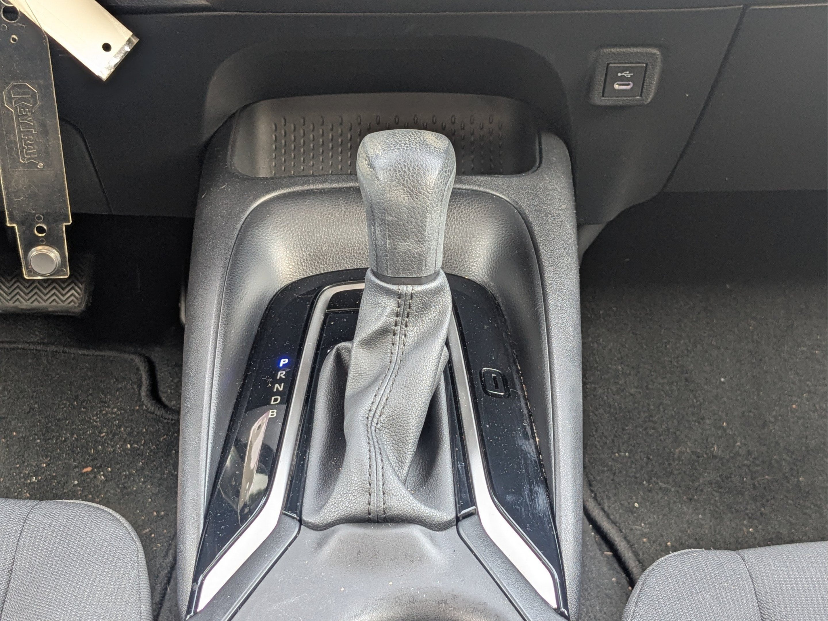 2024 Toyota Corolla LE - Photo 19