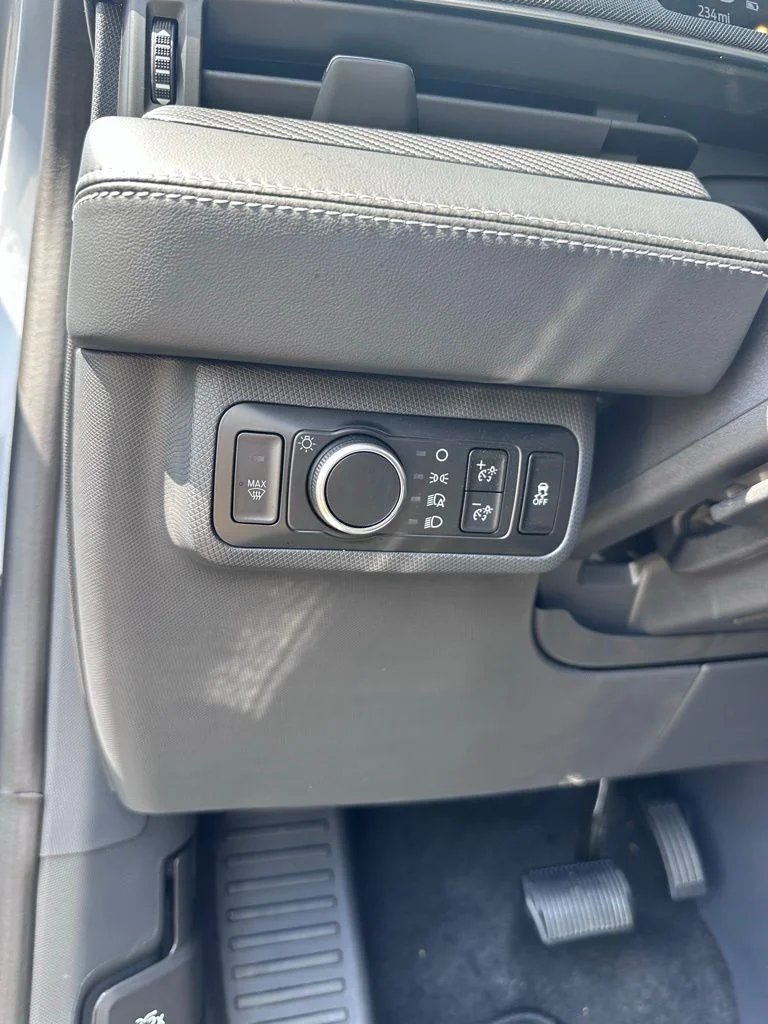 New 2024 Glacier Gray Metallic Tri-Coat Ford Select image 15