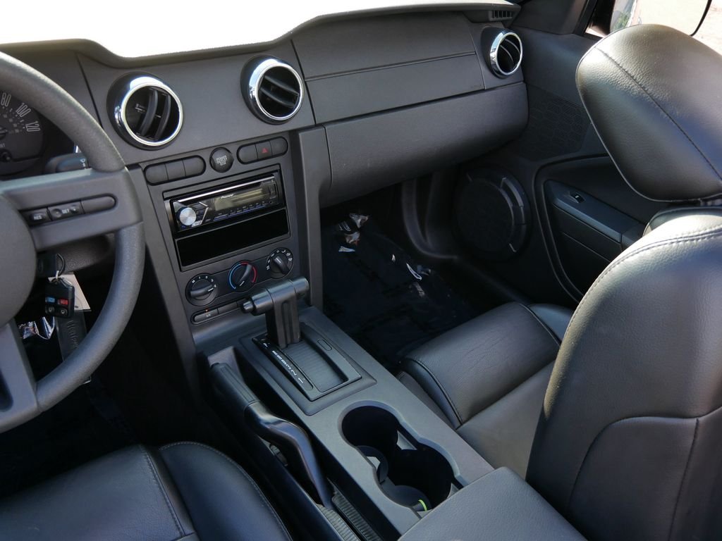 Used 2006  Ford V6 Premium image 14