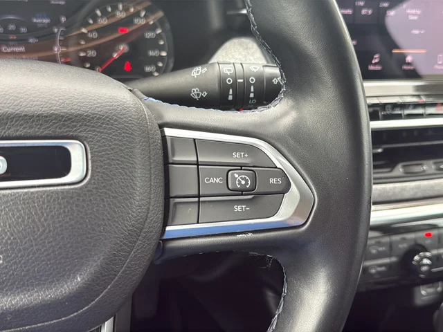 Used 2022 Black Jeep Latitude image 17