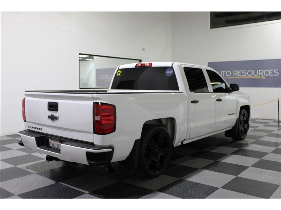 2018 Chevrolet Silverado 1500 Custom photo 3