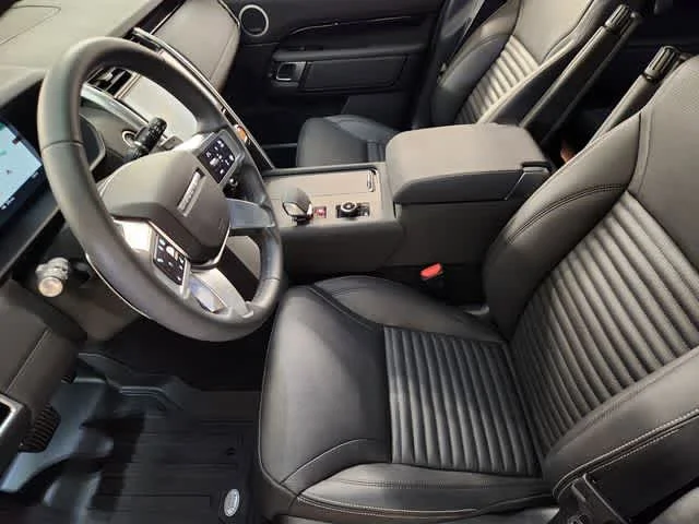 Used 2025 Santorini Black Metallic Land Rover S image 14