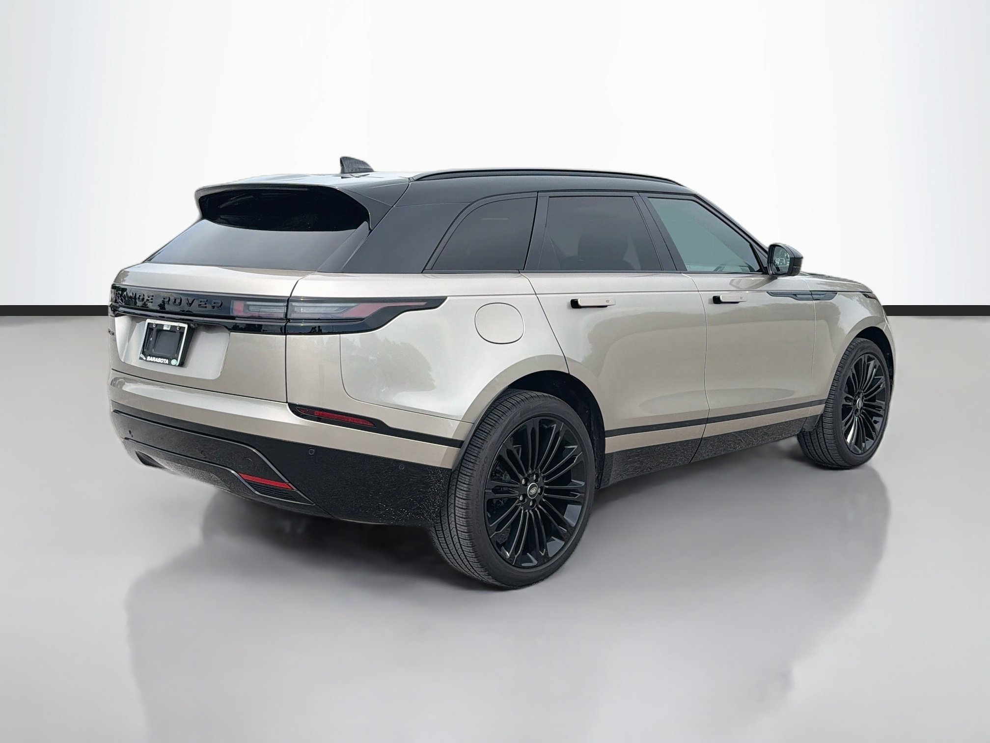 Used 2026 Batumi Gold Premium Metallic Land Rover Dynamic SE image 5