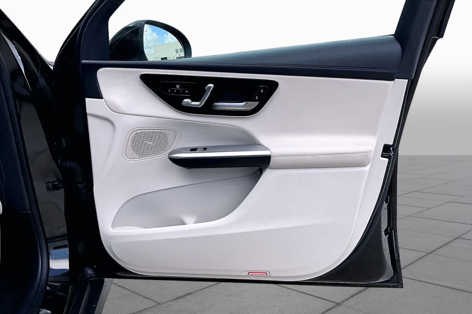 Used 2025 Black Mercedes-Benz GLC 300 image 20