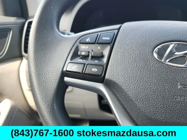 Used 2020 White Hyundai SE image 6