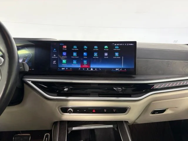Used 2025 Black BMW M60i image 18