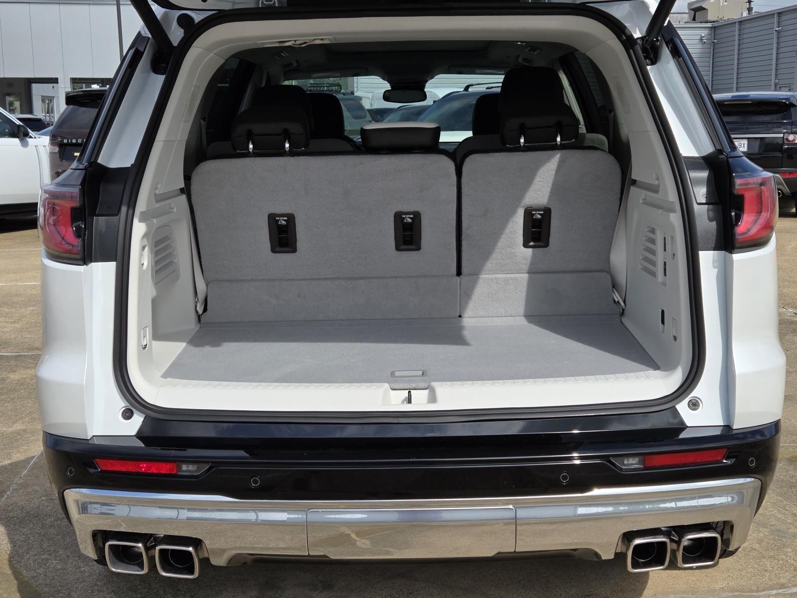 Used 2024 WHITE FROST TRICOAT GMC DNLI image 12