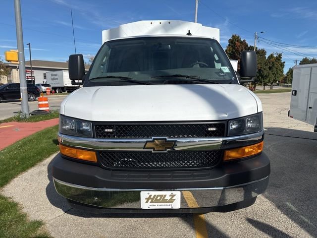 New 2025 Summit White Chevrolet 1WT image 2