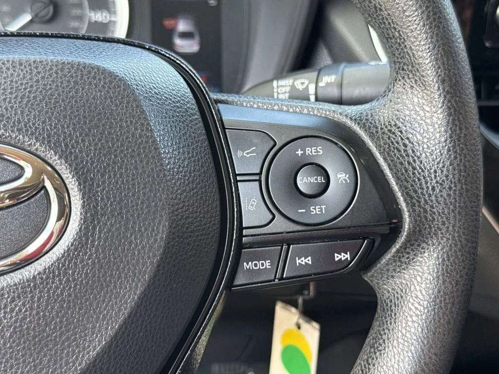 Used 2021 White Toyota LE image 33